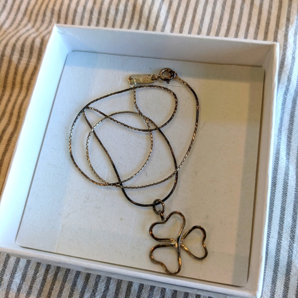 FREE WITH PURCHASE ❤️ Clover Necklace
